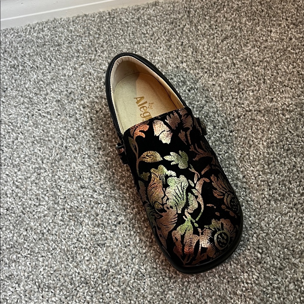 Aetrex Black and Gold Floral Loafer
